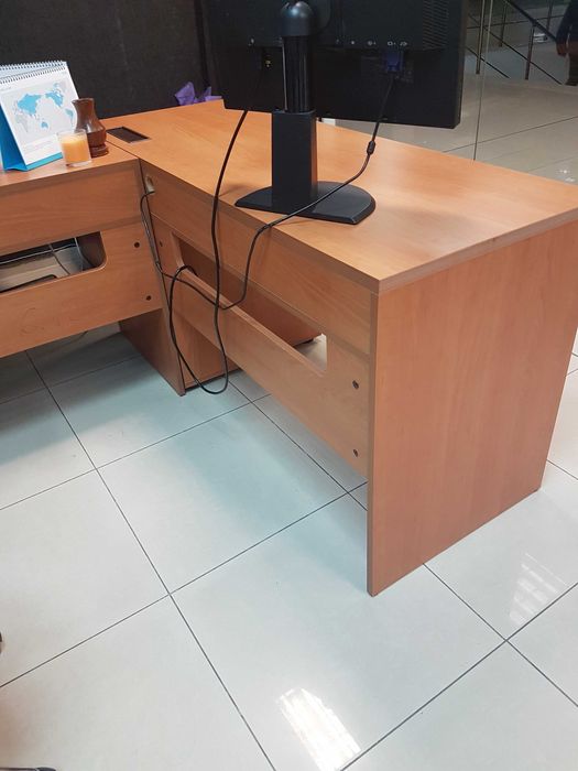 Офис бюро. Изключително добро състояние.
