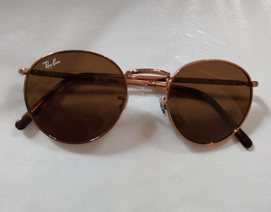 Vand ochelari de soare Ray Ban.