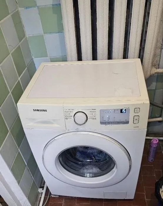 Продам стиральную машину 6kg Samsung 
Работает тихо