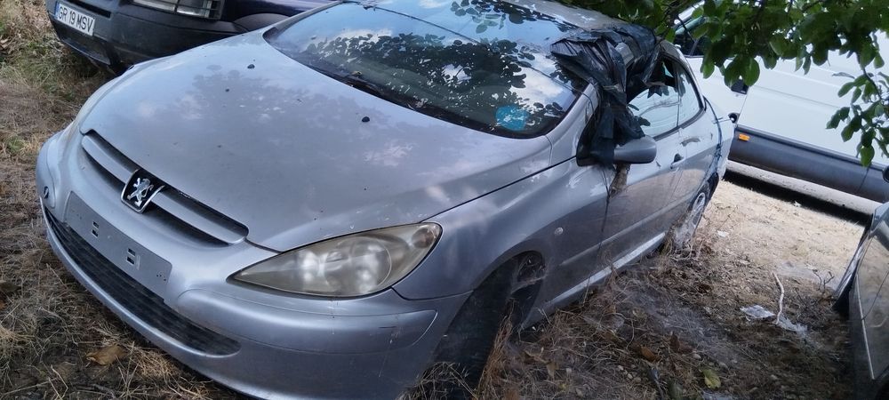 Peugeot 307cc  Dacia Pick-up