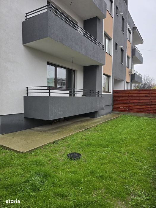 Vand apartament 3 camere cu gradina mare