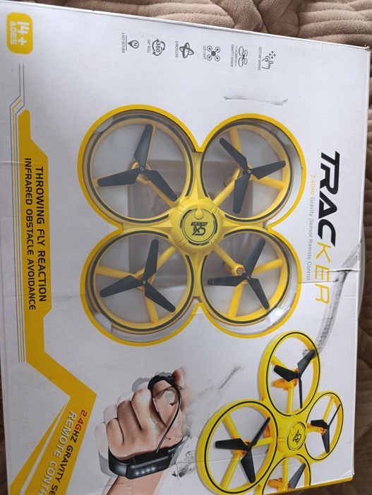 Tracker 2.4GHz дрон на руке