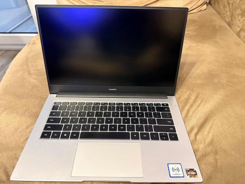 Продавам лаптоп Huawei MateBook D 15