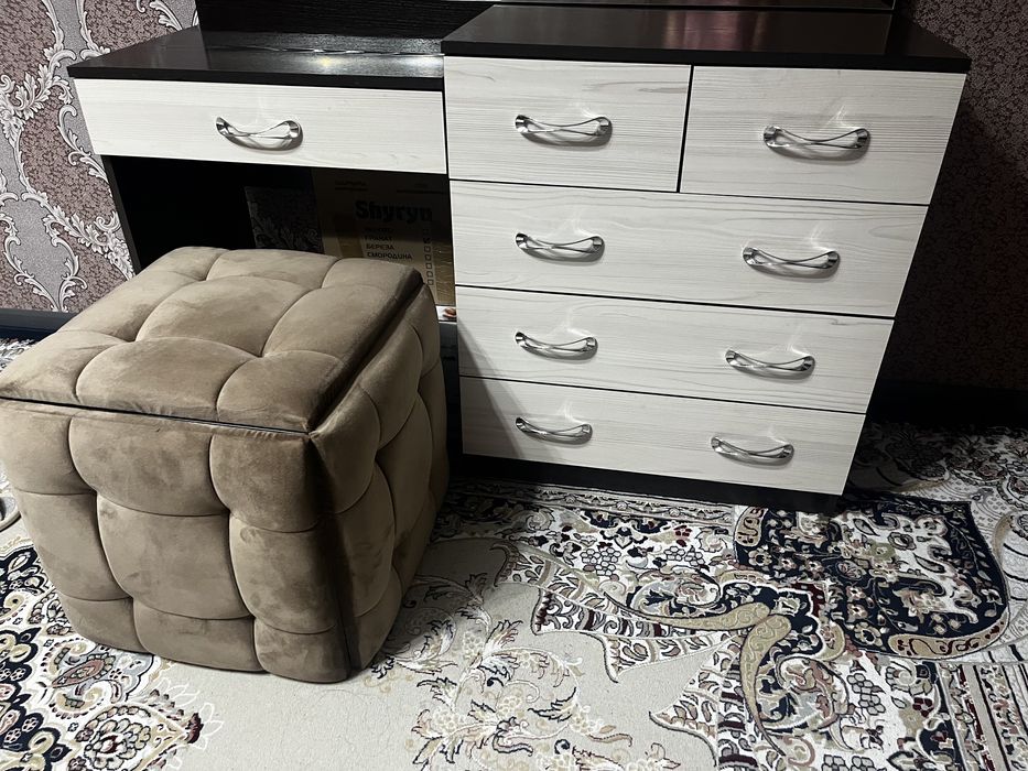 Продам кровать с матрасом и столик