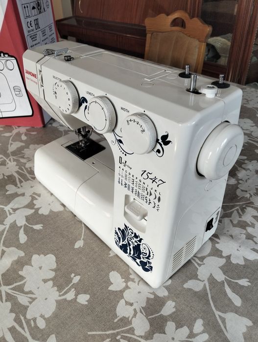 Швейная машинка Janome