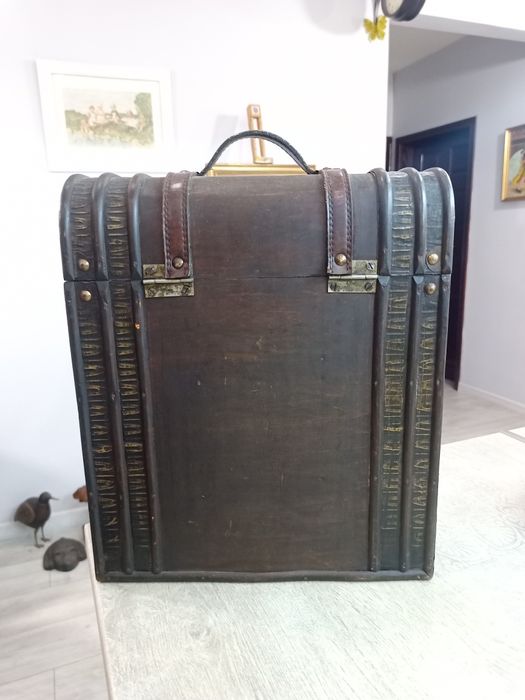 Стара дървена кутия за алкохол