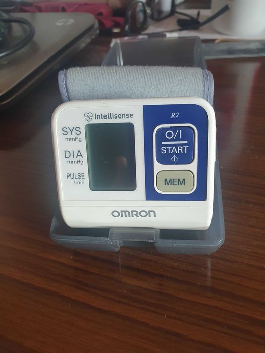 Новый тонометр Omron на запястье