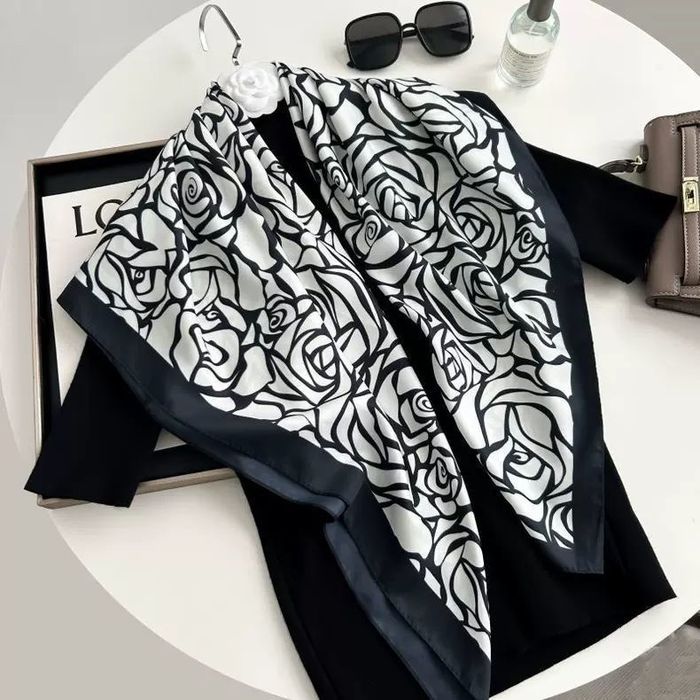 Платки в подарчоной упаковке!