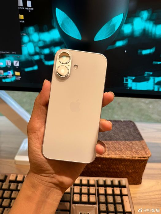 iPhone 16 128 GB – Ca Nou – Baterie 99% – Protejat Tot Timpul