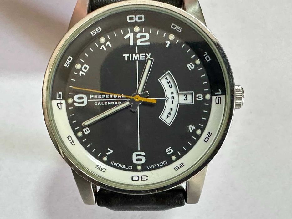 Продавам мъжки часовник Timex Indiglo CR2016 Cell
