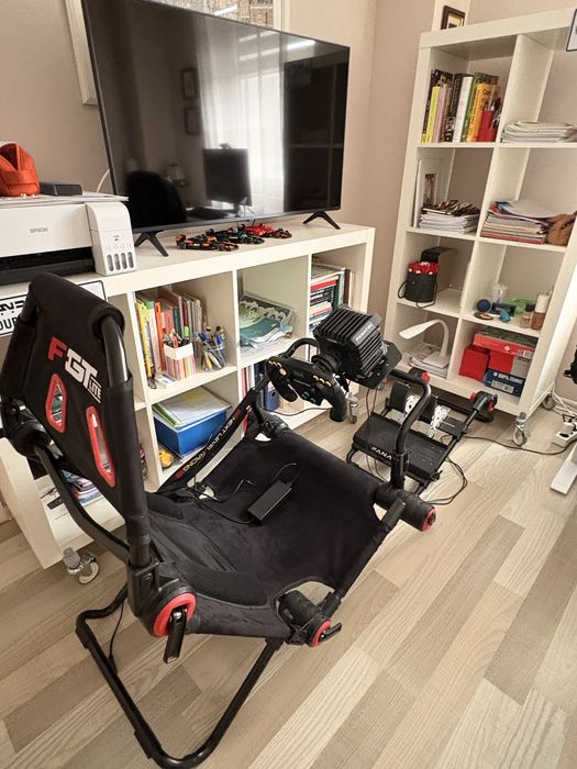 Scaun NextLevelRacing GT-Lite, volan, pedale si baza de volan Fanatec