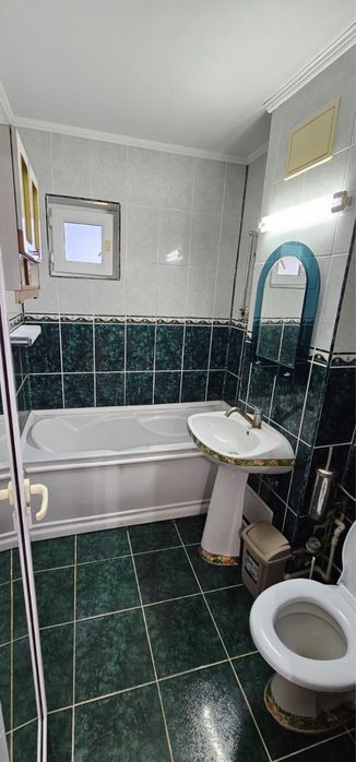 Inchiriez apartament cu doua camere decomandate Micro 21,etaj 2/4,mobilat si utilat