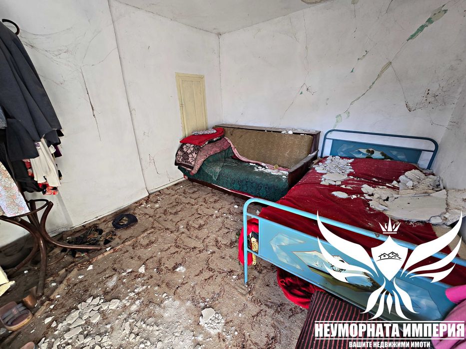 Двуетажна вила/къща 80РЗП в 400кв.м двор в с.Дълбок Извор