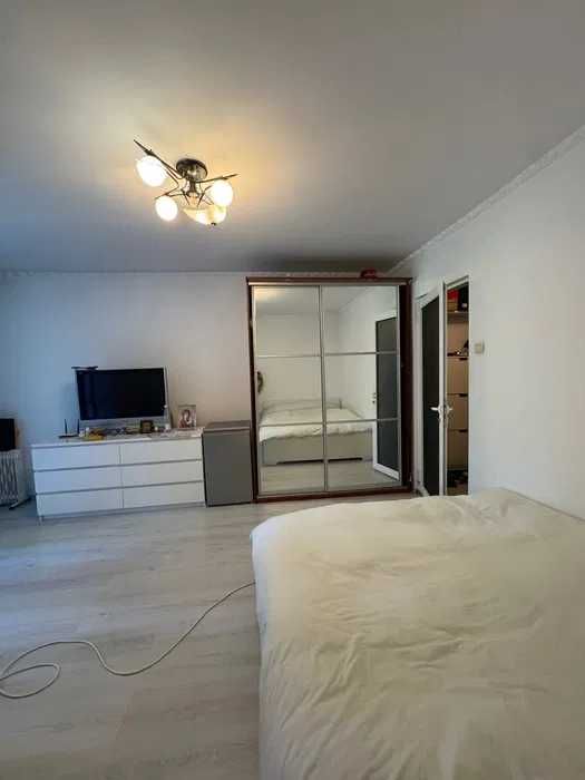 Proprietar inchiriez  garsonieră  32 mp  Metrou Titan