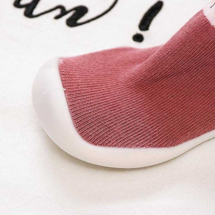 Детски чорапи с гумена подметка, различни номера и цветове