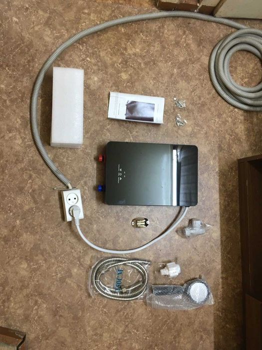 Проточный нагреватель воды легко подключаеться к смесителю