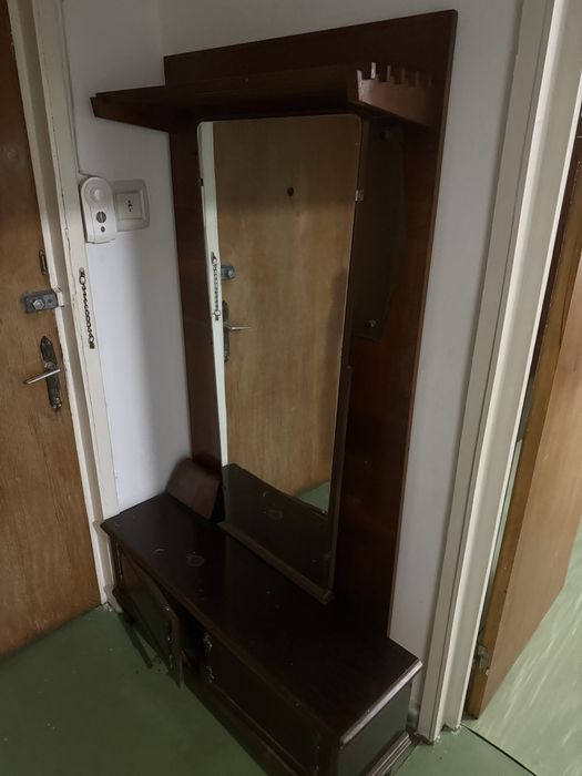 Donez mobila veche din lemn masiv