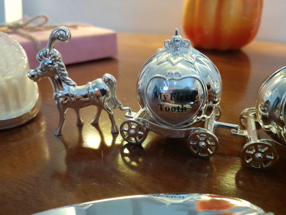 Cutiute mot primul dinte, perie si pieptan cadou pentru fetita