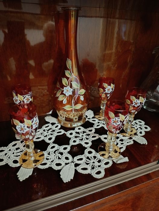 Vând set de pahare și carafă