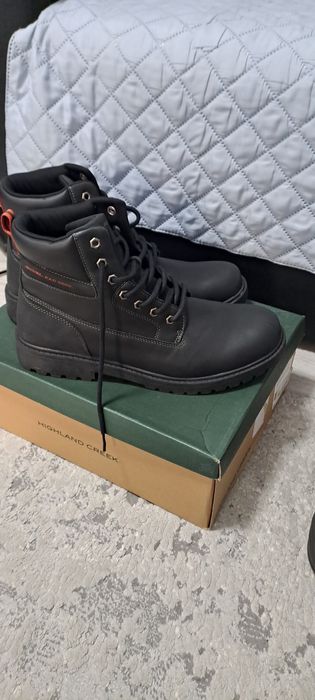 Vând ghete mărimea 44