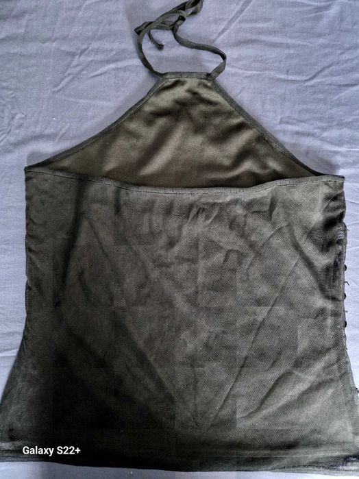 Черен потник с пайети.