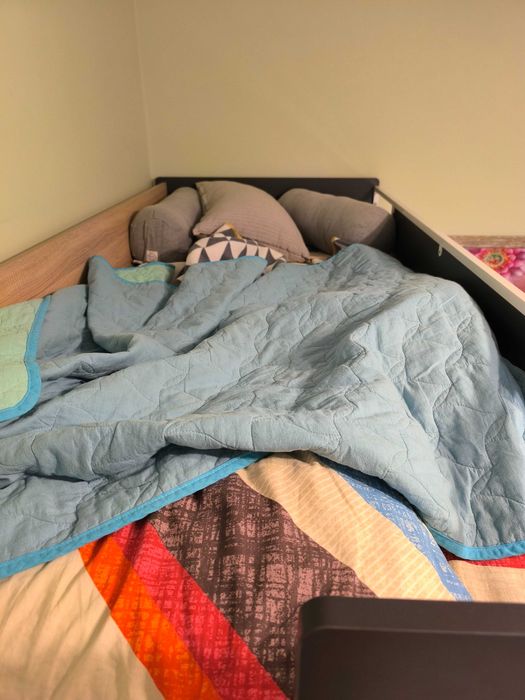 Двуетажно детско легло с бюро