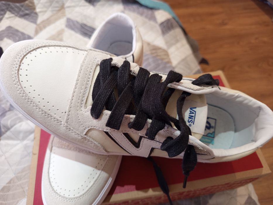 Бели маратонки Vans