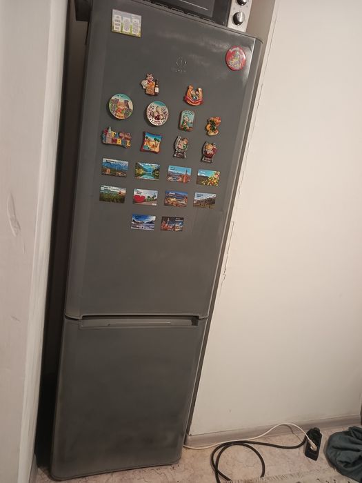 Холодильник срочно продам