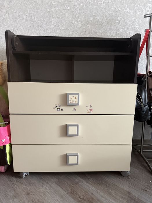 Продам пеленальный столик