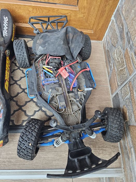 Traxxas Slash VXL 1:10 4x4 cu multe accesorii si baterii