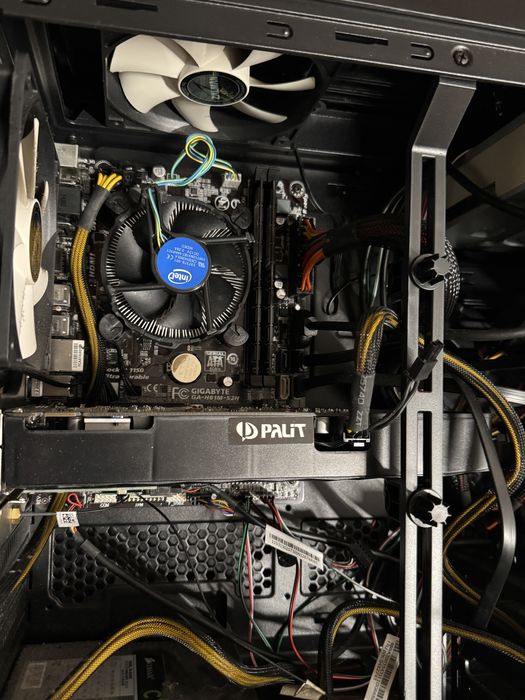 Vand PC buget i5 4460 16 gb ddr4 256 SSD