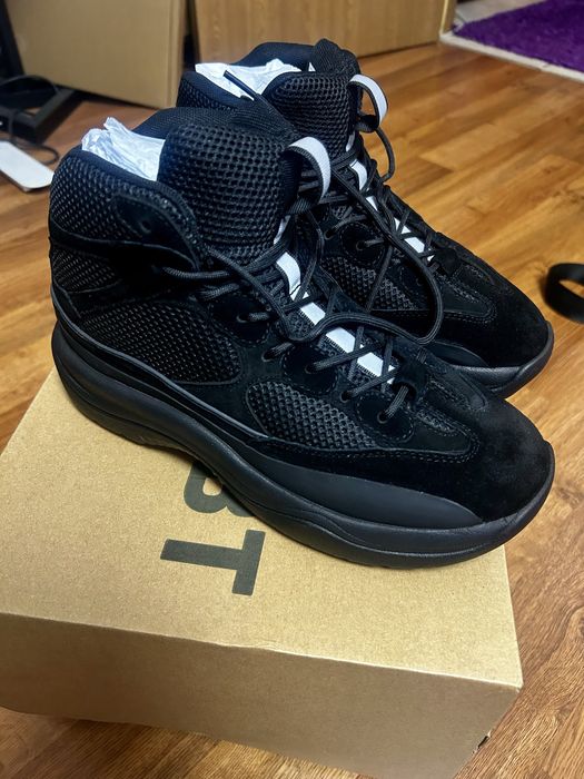 Yeezy DSRT boots