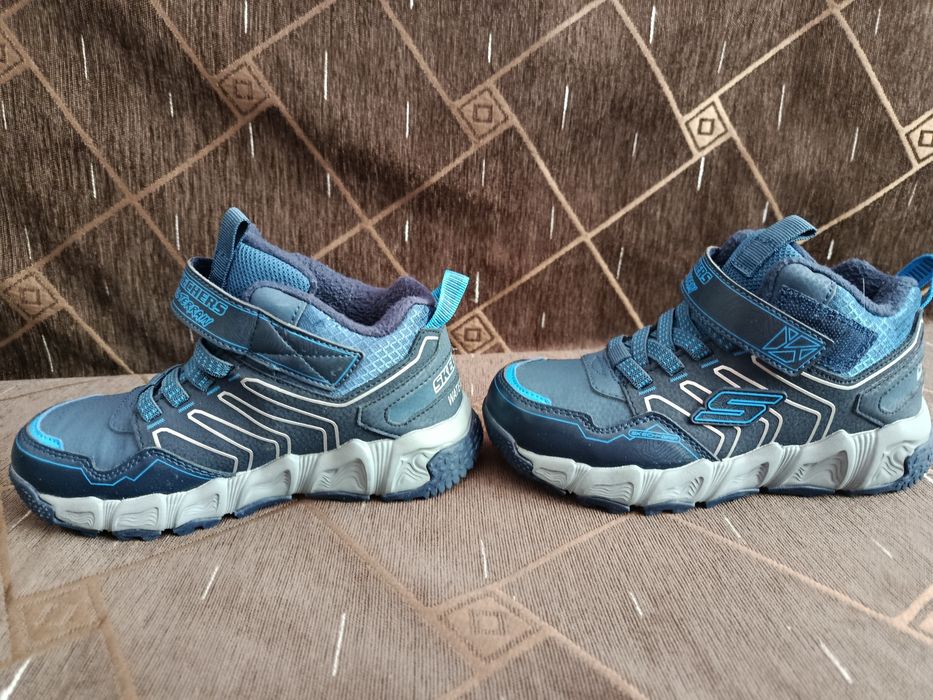 Ghete.   Skechers