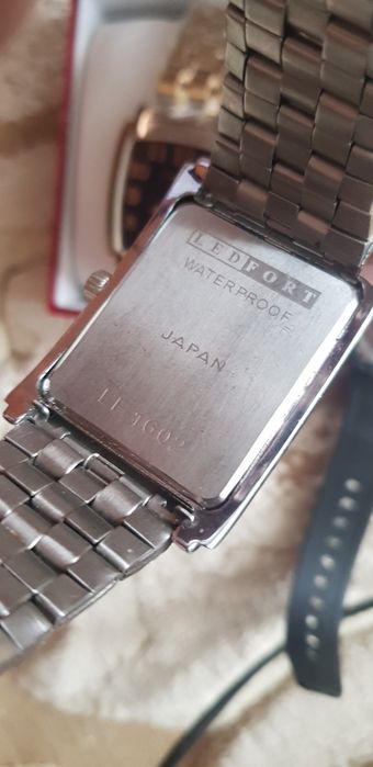 Продам часы  спутник