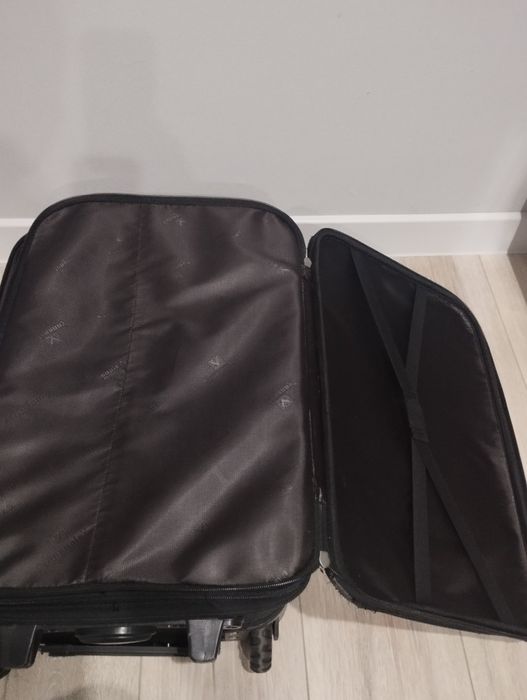 Продам дорожный чемодан