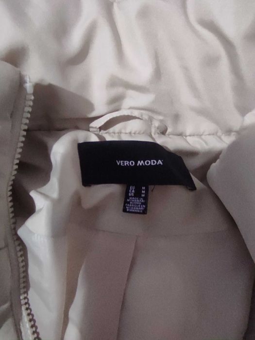 Яке за момиче - светло бежово