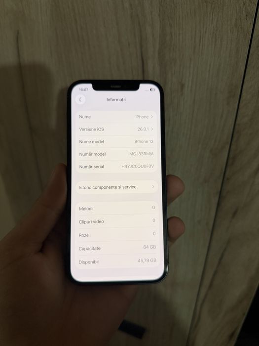 Vand iPhone 12 negru 64 GB liber retea