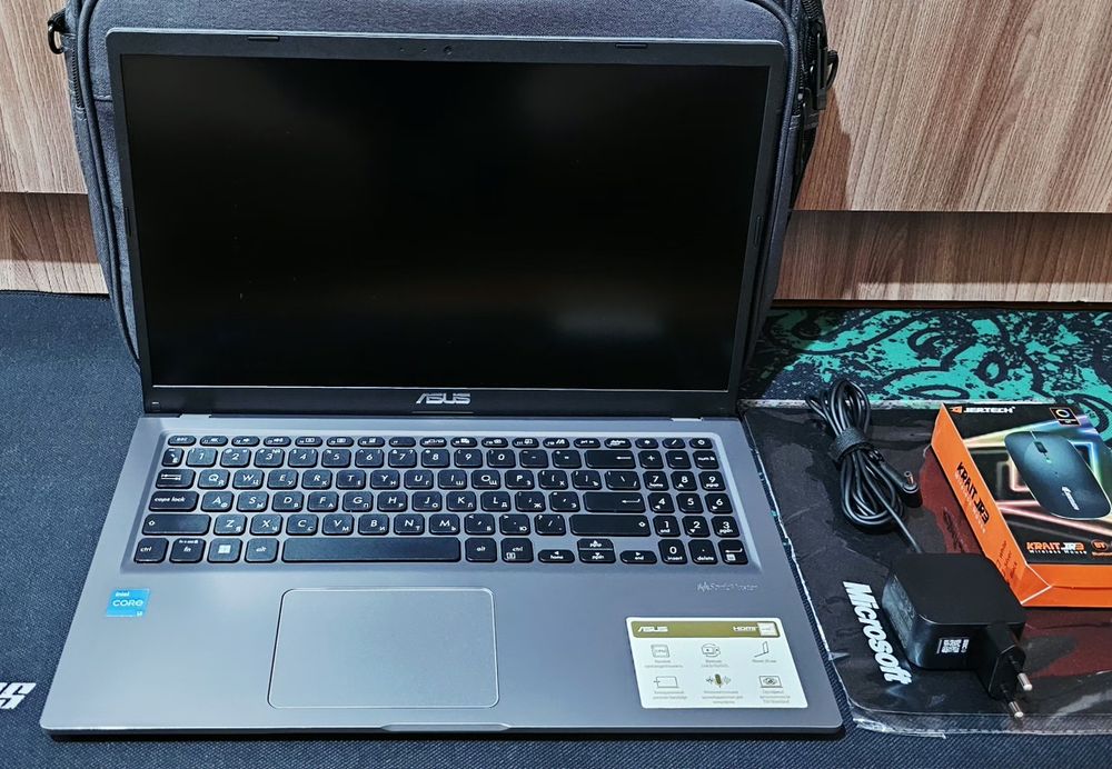 Asus Go15 ozu8,ssd256 11 Gen! Ultrabook!