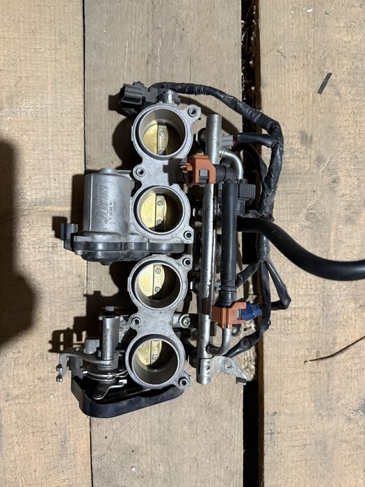 Dezmembrez yamaha r6 r11-rj15