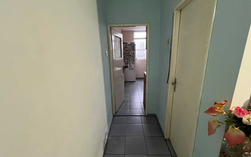 Продава се Тристаен апартамент в Търговище, Център - 104 кв.м за 1030 €/кв.м - Снимка #3