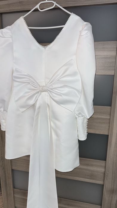 Vand rochie alba,eleganta.