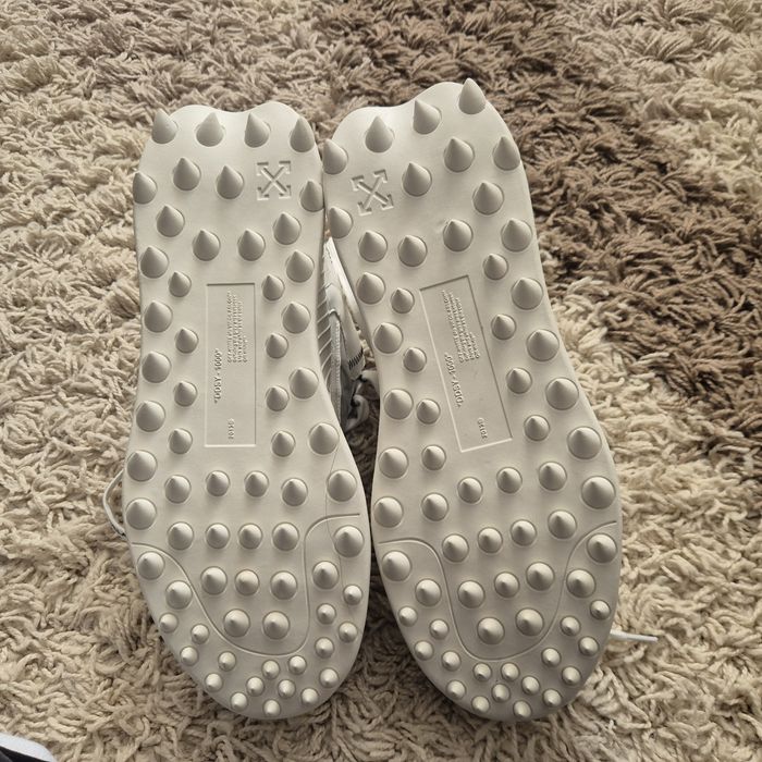 Off-white oddsy albi