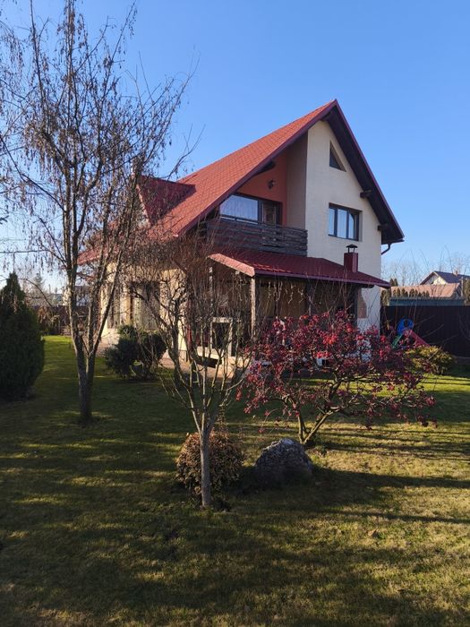 Vând casă cu teren