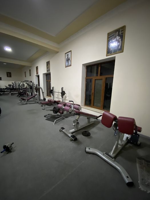 Trenajorniy zal hamma jixozlari bilan sotiladi