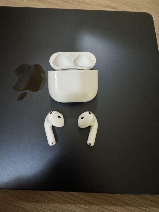AirPods 4 в гаранция Активна шумоизолация