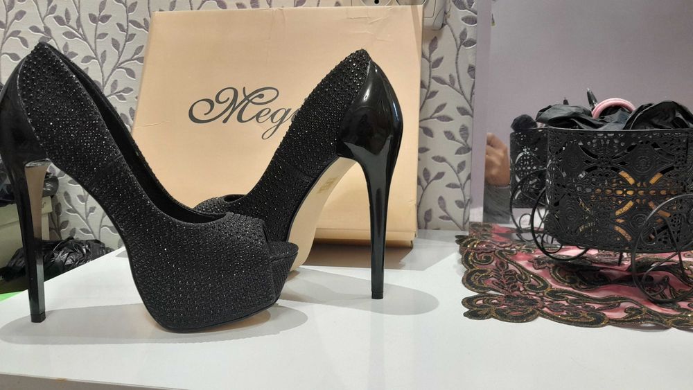 Дамски елегантни обувки на висок ток !!!