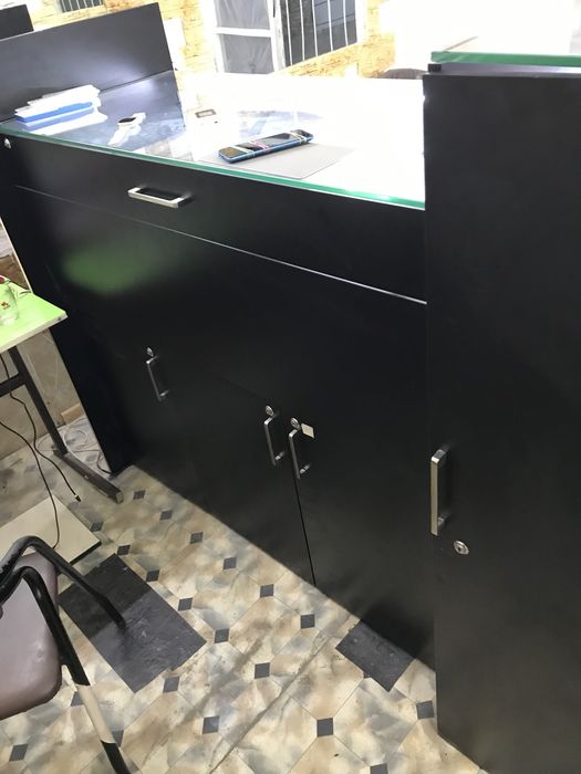 telefon vitrina sotiladi