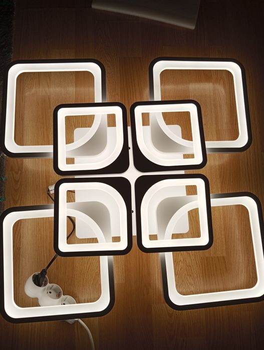 Vând lustra nouă cu telecomanda