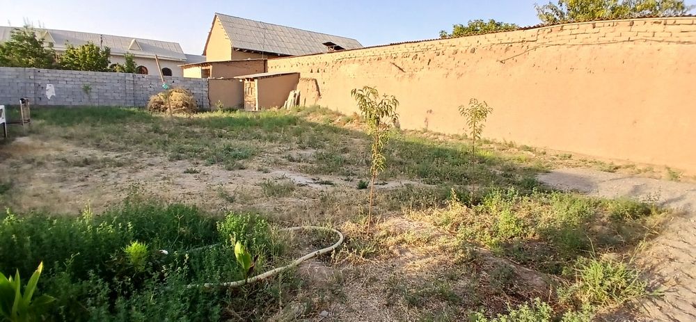 Choshtepa Oshmarkazidan uchastka sotiladi. Hujjati 100%.