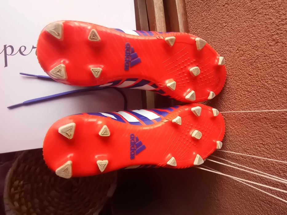 Футболни обувки Adidas Predator.